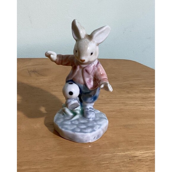 Albert Kessler Rabbit Soccer Ball Bunny Figurine Porcelain Ceramic Vintage - Picture 1 of 7